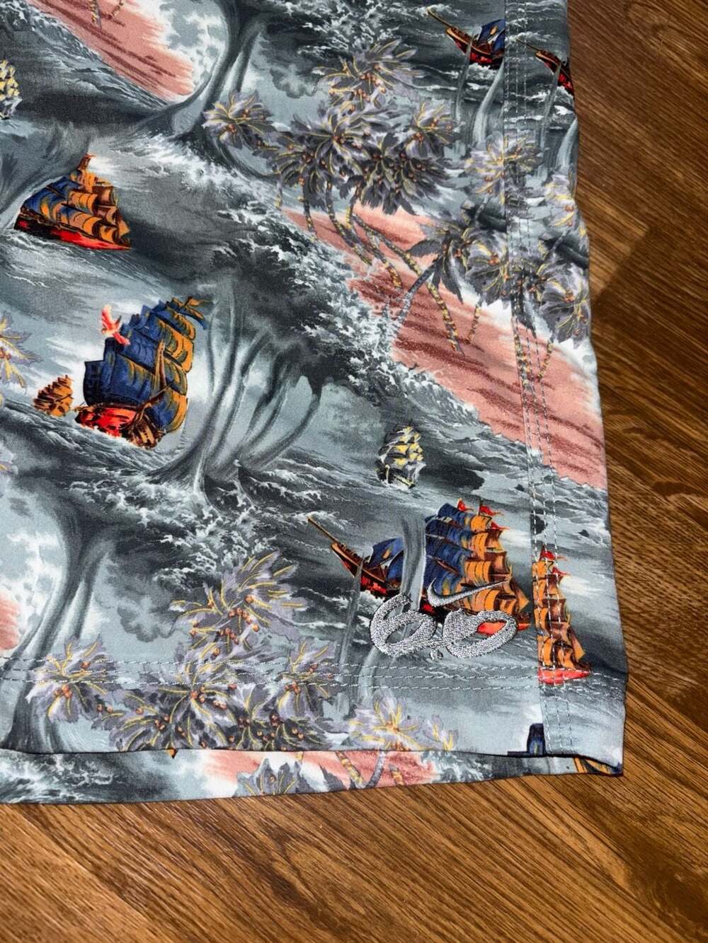 Nike 6.0 Vintage Pirate Ship Graphic Board Shorts. Size 36 - Picture 7 of 8